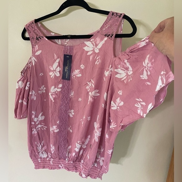 Adrienne Vittadini-NWT size 1X cold shoulder, flutter sleeve, elastic bottom - Picture 12 of 14